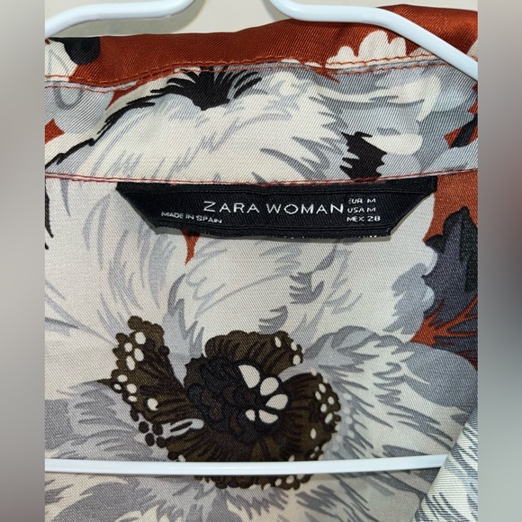Zara women’s orange and burgundy floral blouse - Picture 4 of 5